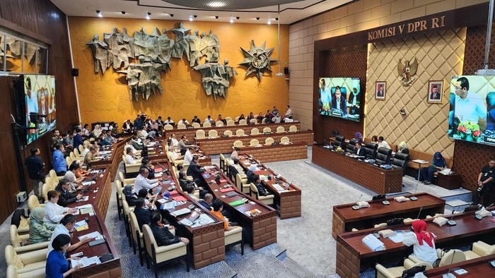 Komisi V DPR rapat dengan Menhub hingga Menteri PUPR bahas mudik 2024