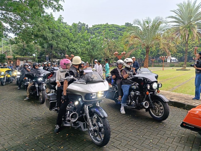 Komunitas Moge B’Brothers Indonesia MC Ajak Anak Yatim Rasakan Naik Harley