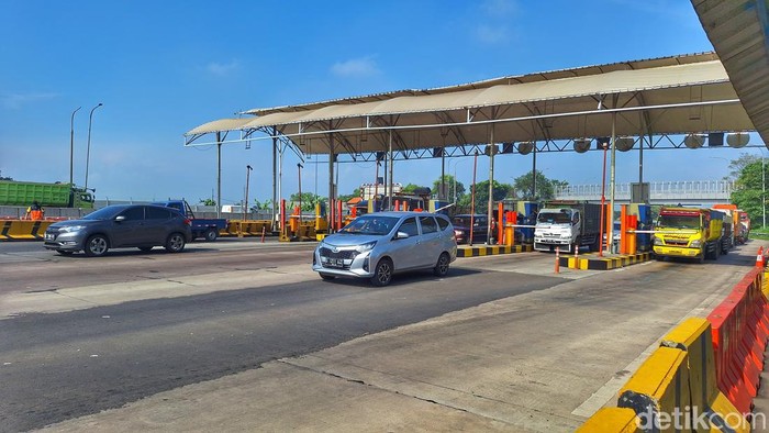 Kondisi situasi lalin di Exit Tol Cileunyi, Selasa (2/4/1024).