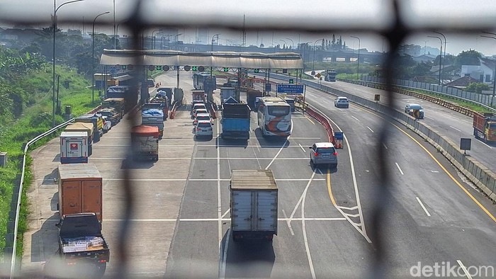 Kondisi situasi lalin di Exit Tol Cileunyi, Selasa (2/4/1024).