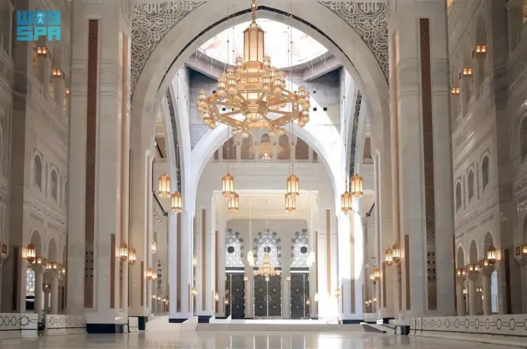 Masjidil Haram dilengkapi lebih dari 120 ribu lampu.