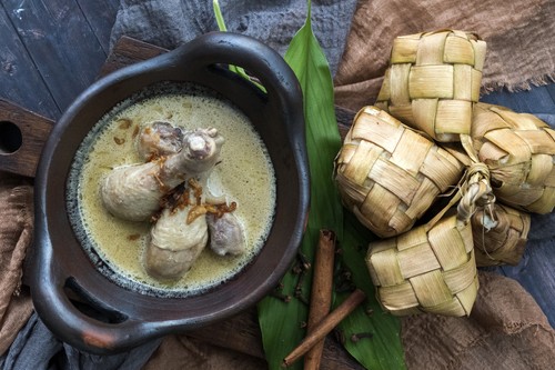 Lezatnya Sajian Lebaran dengan Rendang dan Ketupat yang Selalu Dinanti