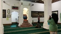 Masjid Jami Angke yang dibangun pada 1761 masehi itu menunjukan perpaduan budaya Bali, Belanda, Maroko, China, dan Jawa. Ketua Sarpras dan Sejarah Masjid Jami Angke Muhammad Abyan mengatakan bahwa toleransi keberagaman yang ada di lingkungan sekitar masjid pun terlihat sangat erat hingga saat ini.   