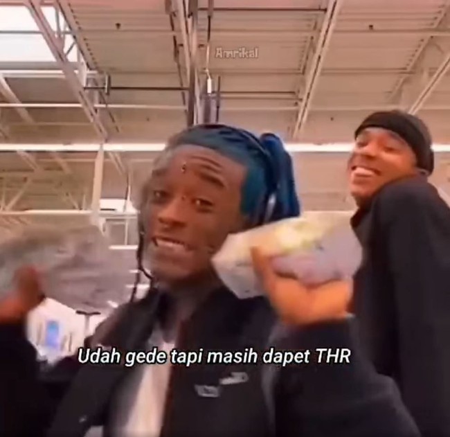 Siapa yang udah gede tapi masih dapet THR ayo ngacung? Yang nggak dapet nggak apa-apa ya, jangan iri. Foto: Facebook/ahmad.amrikal