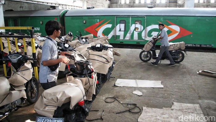 Momen DJKA Berangkatkan Perdana Kereta Api Angkutan Motor