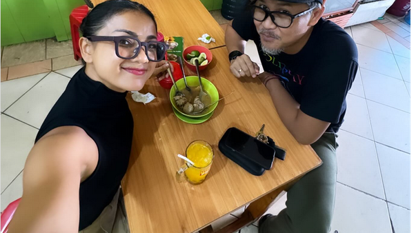 Nirina Zubir Doyan Makan Sayur hingga Jajan Bakso Kaki Lima