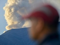 Gunung Marapi Kembali Muntahkan Abu Vulkanik