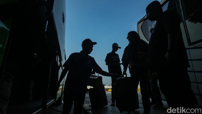 Peningkatan Pemudik di Terminal Pulo Gebang Naik 20% Peningkatan Pemudik di Terminal Pulo Gebang Naik 20%