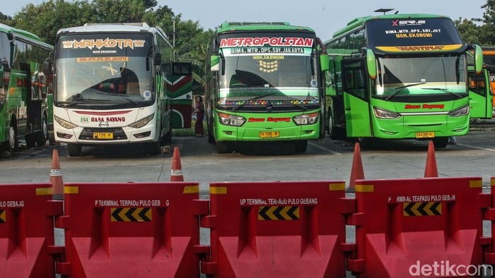 Peningkatan Pemudik di Terminal Pulo Gebang Naik 20% Peningkatan Pemudik di Terminal Pulo Gebang Naik 20%