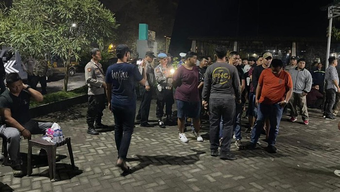 Petugas kepolisian merazia diskotek di Langkat. (Foto: Dok. Polda Sumut).