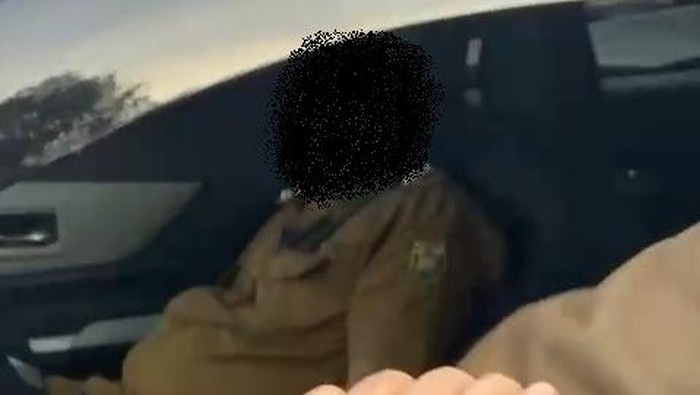 PNS Dispenda Bandar Lampung ditemukan tewas diri di mobil.
