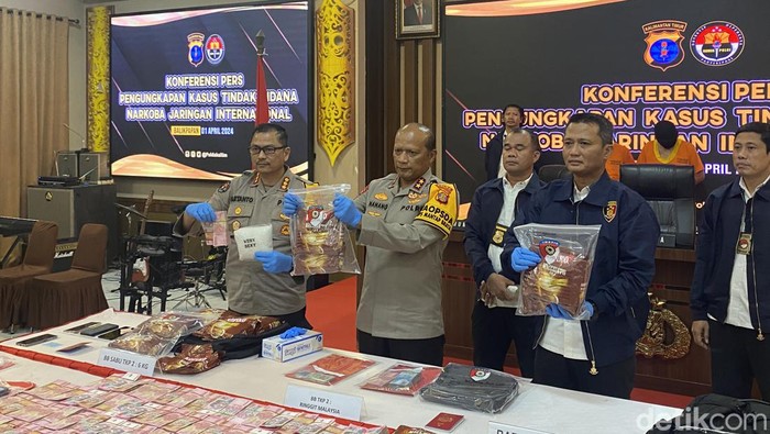 Polda Kaltim menggagalkan penyelundupan 32 Kg sabu asal Malaysia.