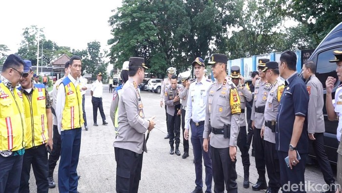 Polda Sumsel meninjau jalur mudik pada Selasa (2/4/2024). Pada momen mudik, operasional angkutan barang akan dibatasi.