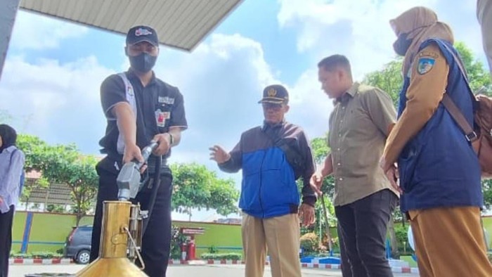 Polisi dan Disperindag Kediri cek takaran di SPBU