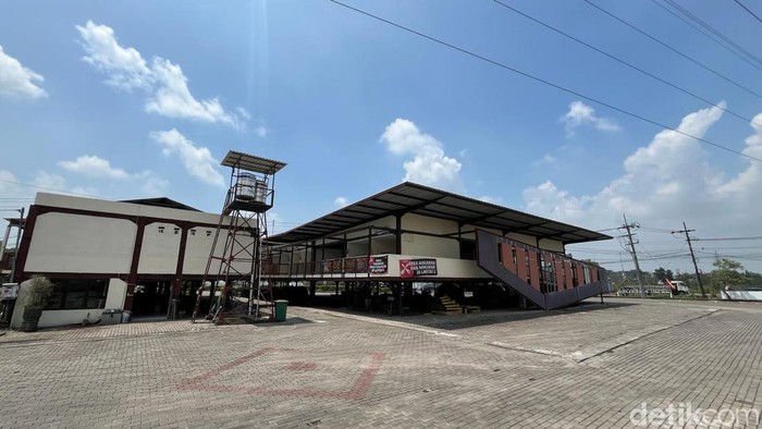 Polres Mojokerto Kota menyediakan layanan penitipan motor dan mobil gratis bagi warga saat ditinggal mudik
