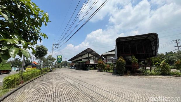 Polres Mojokerto Kota menyediakan layanan penitipan motor dan mobil gratis bagi warga saat ditinggal mudik