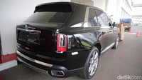 Mobil itu sempat dikendarai untuk diparkirkan di salah satu sisi kompleks Kejagung. Rolls-Royce terparkir persis di depan gedung Jampidmil Kejagung.