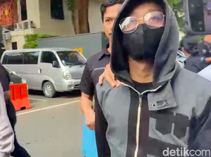 Honorer Damkar Jaktim Akhirnya Ditangkap Usai Geger Cabuli Anak Sendiri