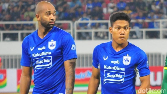Dua pemain PSIS, Lucao dan Wahyu Prast.
