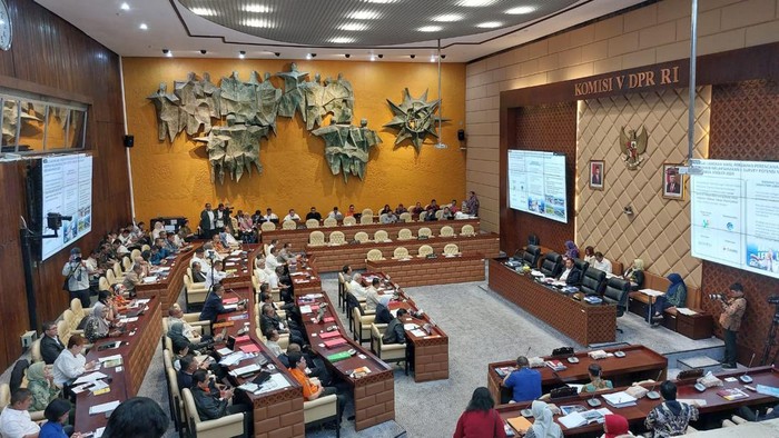 Raker Menteri Perhubungan dengan Komisi V DPR