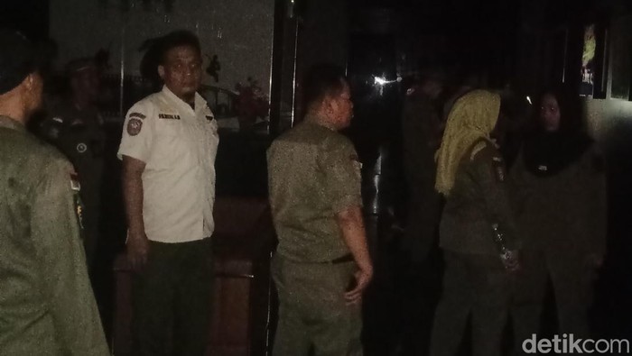 Razia tempat hiburan malam digelar di Palembang pada Senin (1/4/2024) malam. Petugas gabungan mengantisipasi ada tempat hiburan malam yang nekat buka saat Ramadan.
