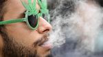 Resmi Dilegalkan, Warga Jerman Ramai-ramai Merokok Ganja