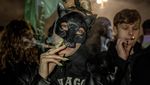 Resmi Dilegalkan, Warga Jerman Ramai-ramai Merokok Ganja
