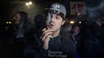 Resmi Dilegalkan, Warga Jerman Ramai-ramai Merokok Ganja