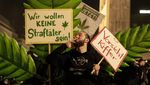 Resmi Dilegalkan, Warga Jerman Ramai-ramai Merokok Ganja