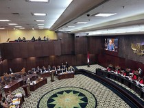 Romo Magnis Ibaratkan Presiden Bagi Bansos demi Capres Bagai Pegawai Mencuri