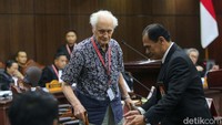 Dalam paparannya, Romo Magnis membeberkan lima pelanggaran etika dalam kaitan dengan Pemilu 2024.