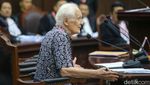 Romo Magnis Sebut Presiden Bagi Bansos demi Capres Bagai Pegawai Mencuri