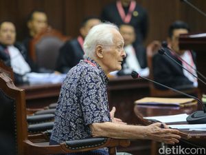 Hotman Tanya Romo Magnis Maksud Presiden Seperti Pencuri terkait Bansos