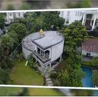 Begini penampakan rumah unik milik dr. Boyke Dian Nugraha. Keong menjadi inspirasi rumah kedua seksolog ini.  (Foto: YouTube/Trans7 Official)