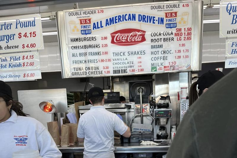 Saat ke Long-Island, Donald Trump Beli Burger Rp 3,1 Juta!