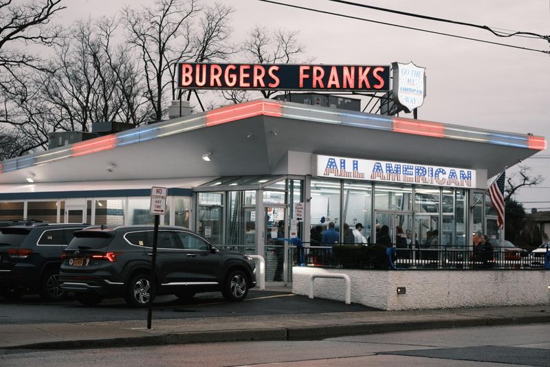 Saat ke Long-Island, Donald Trump Beli Burger Rp 3,1 Juta!