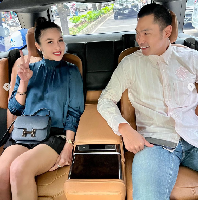 Di ulang tahunnya yang ke-40 Sandra Dewi mendapat hadiah mobil mewah Rolls Royce dari suaminya, Harvey Moeis. Sayangnya mobil mewahnya itu kini telah disita pihak Kejaksaan Agung (Kejagung) setelah Harvey ditetapkan menjadi salah satu tersangka kasus korupsi timah. Foto: Instagram/Sandra Dewi
