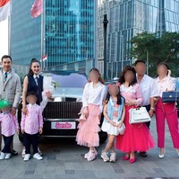 Di akun Instagram pribadinya Sandra Dewi terlihat beberapa kali memamerkan potretnya bersama mobil mewahnya itu. Diperkirakan harga mobil Rolls Royce Sandra Dewi sendiri mencapai Rp 25 miliar. Foto: Instagram/Sandra Dewi