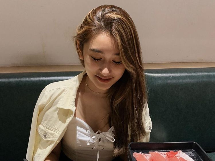 Serunya Amanda Caesa, Anak Parto Saat Cicip Hot Pot dan Belanja Buah