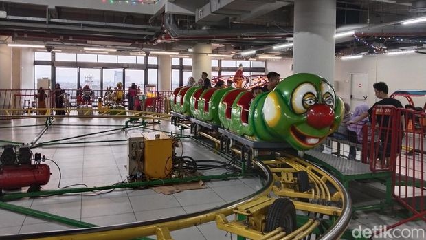 Si Ulil, roller coaster mini fenomenal di Bandung yang cocok jadi rekomendasi ngabuburit bareng keluarga.