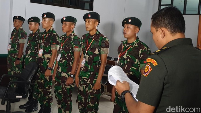 Sidang tuntutan terhadap enam anggota Yonif Raider 100/PS di Pengadilan Militer I-02 Medan. (Goklas Wisely/detikSumut)