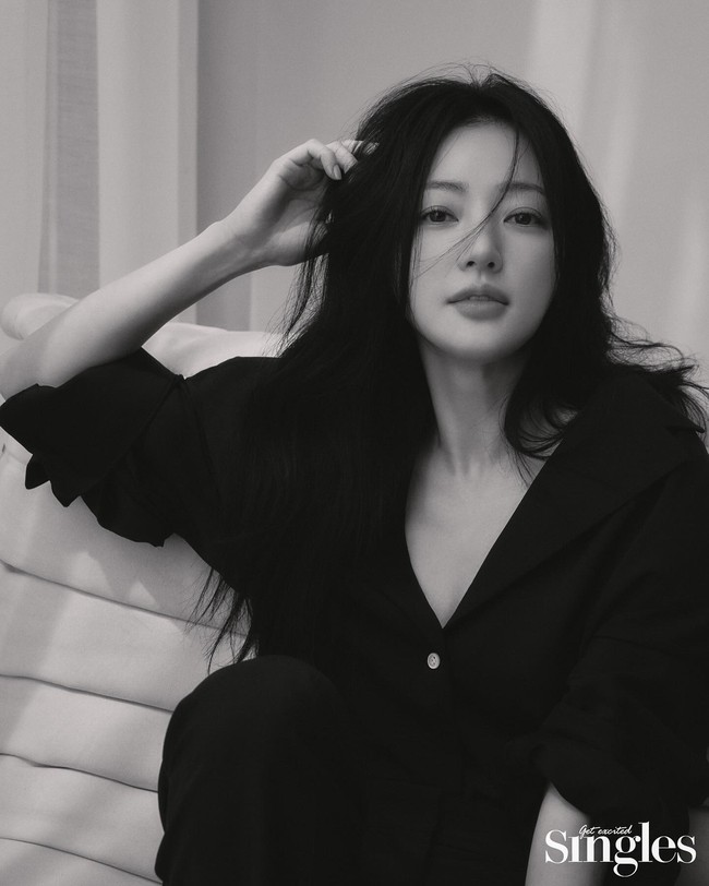 Pihak agensi S sendiri mengatakan aktrisnya sedang berada di luar Korea Selatan. Namun CEO agensi mempertimbangkan aktris S untuk datang ke Amerika Serikat untuk bertemu langsung dengan korban atau korban yang diterbangkan ke Korea.Foto: Instagram @hayoonsong1202