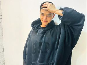 Song Kang Pajang Foto Kepala Plontos