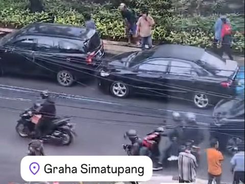 Tabrakan beruntun di Jl TB Simatupang arah Pasar Minggu, 2 April 2024 pukul 14.30 WIB. (Instastory @a_fahrurozy)