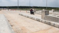 Dibuka fungsionalnya tol tersebut untuk membantu mengatasi kepadatan lalu lintas di Jalan Lintas Timur Palembang-Jambi.