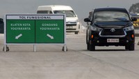 Masyarakat juga tidak akan dikenai tarif saat menggunakan jalan tol fungsional ini alias gratis. 