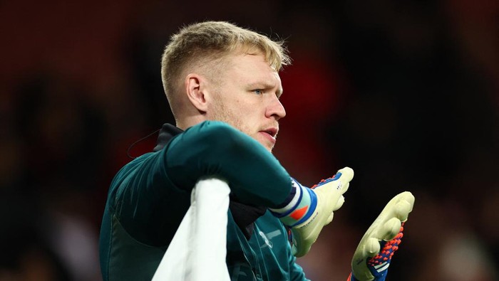 Soccer Football - Champions League - Round of 16 - Second Leg - Arsenal v FC Porto - Emirates Stadium, London, Britain - March 12, 2024 Arsenals Aaron Ramsdale during the warm up before the match Action Images via Reuters/Andrew Boyers