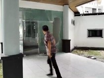 Duduk Perkara 2 Anggota DPRD Malteng Ngamuk-Pecahkan Kaca Kantor Dewan