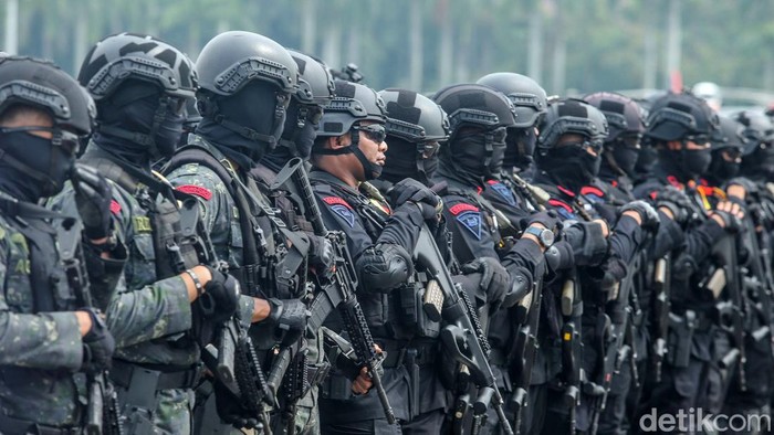 Apel gelar pasukan Operasi Ketupat 2024 dilakukan di Monas, Jakarta, Rabu (3/4/2024). Apel ini untuk kesiapan pengamanan mudik Lebaran.