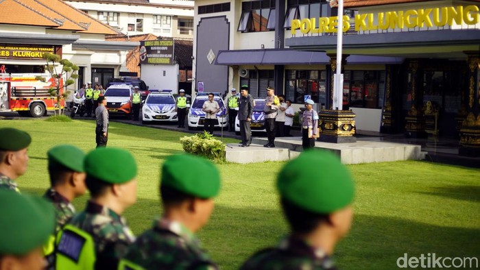Apel persiapan Operasi Ketupat 2024 di halaman Polres Klungkung, Rabu (3/4/2024). (Foto: Putu Krista/detikBali)
